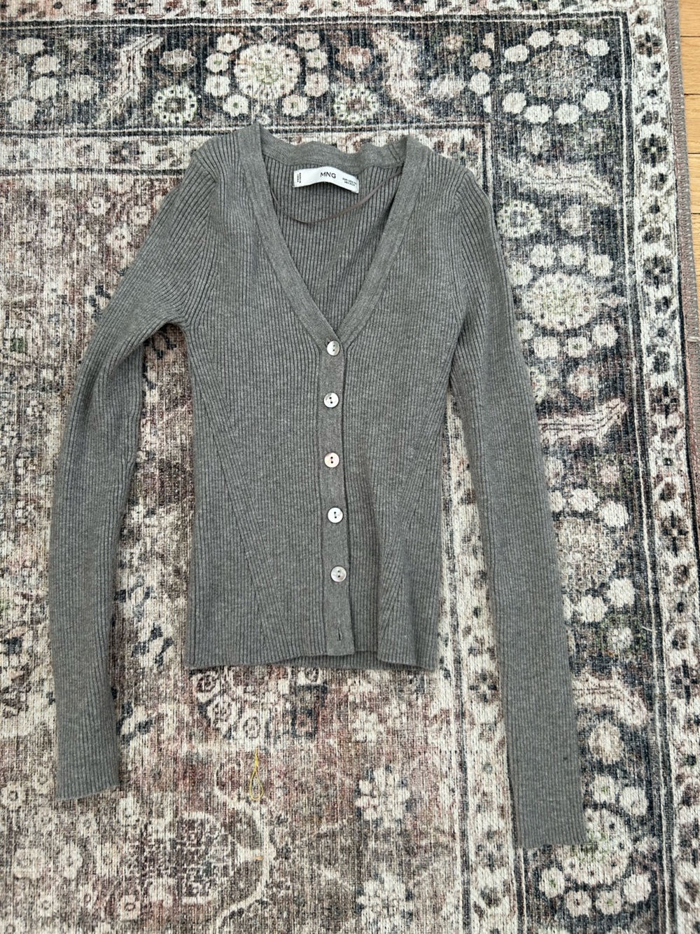 Mango Ribbed V-Neck Button-Front Sweater - Gray